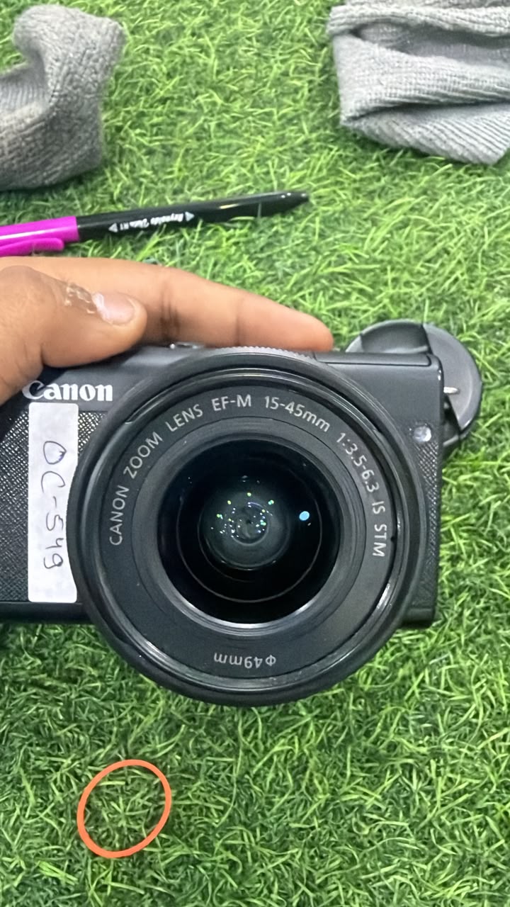 EOS M200 with 15-45mm Lens