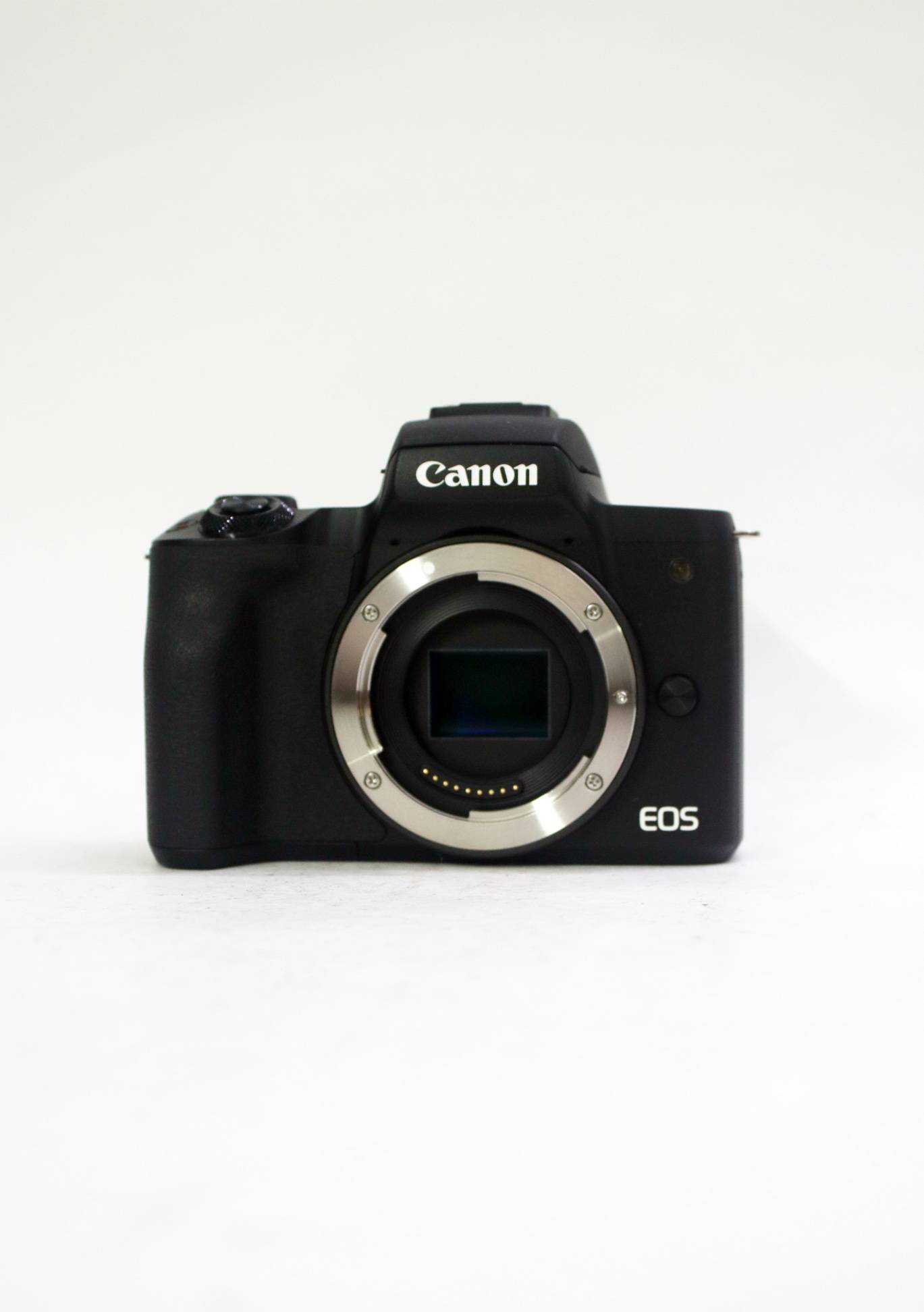 Canon M50 with 15-45mm 1:3.5-6.3 Lens