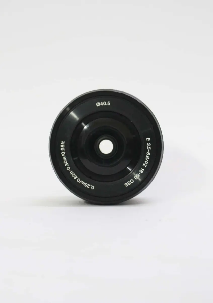 Sony A5000 with 16-50mm E3.5-5.6 (E Mount) Lens