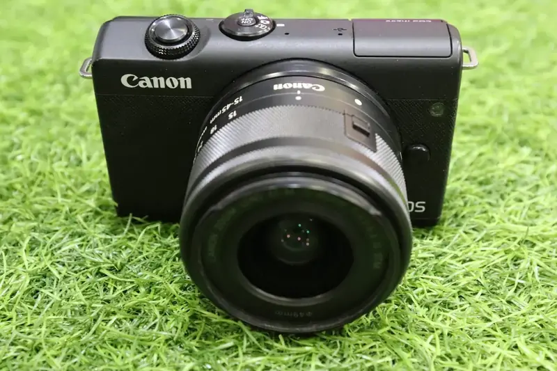 Canon EOS M200
