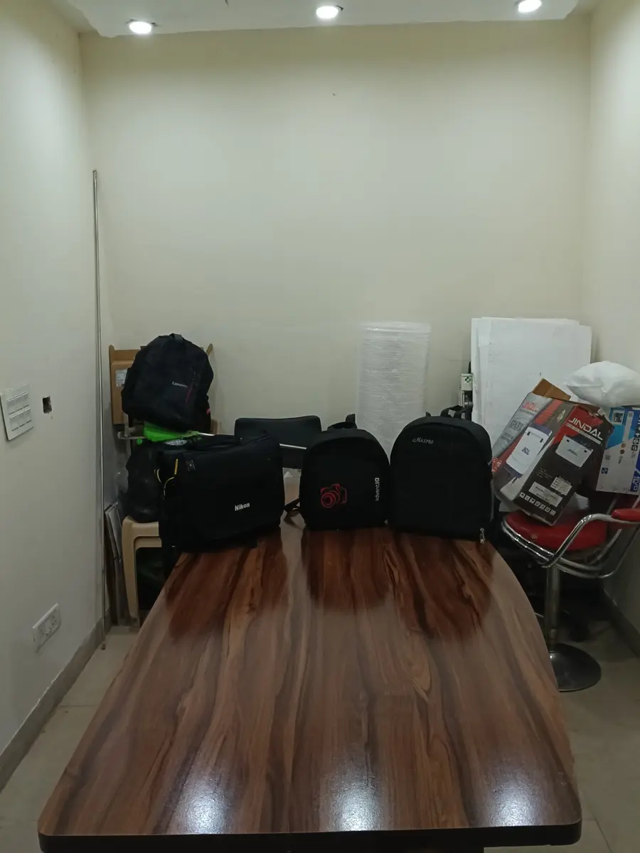 Sell Your Gadget Chandigarh store - interior, counter